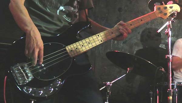 ◆楽器盗難情報◆ErnieBall MusicMan StingRay 黒 / 大阪府堺市